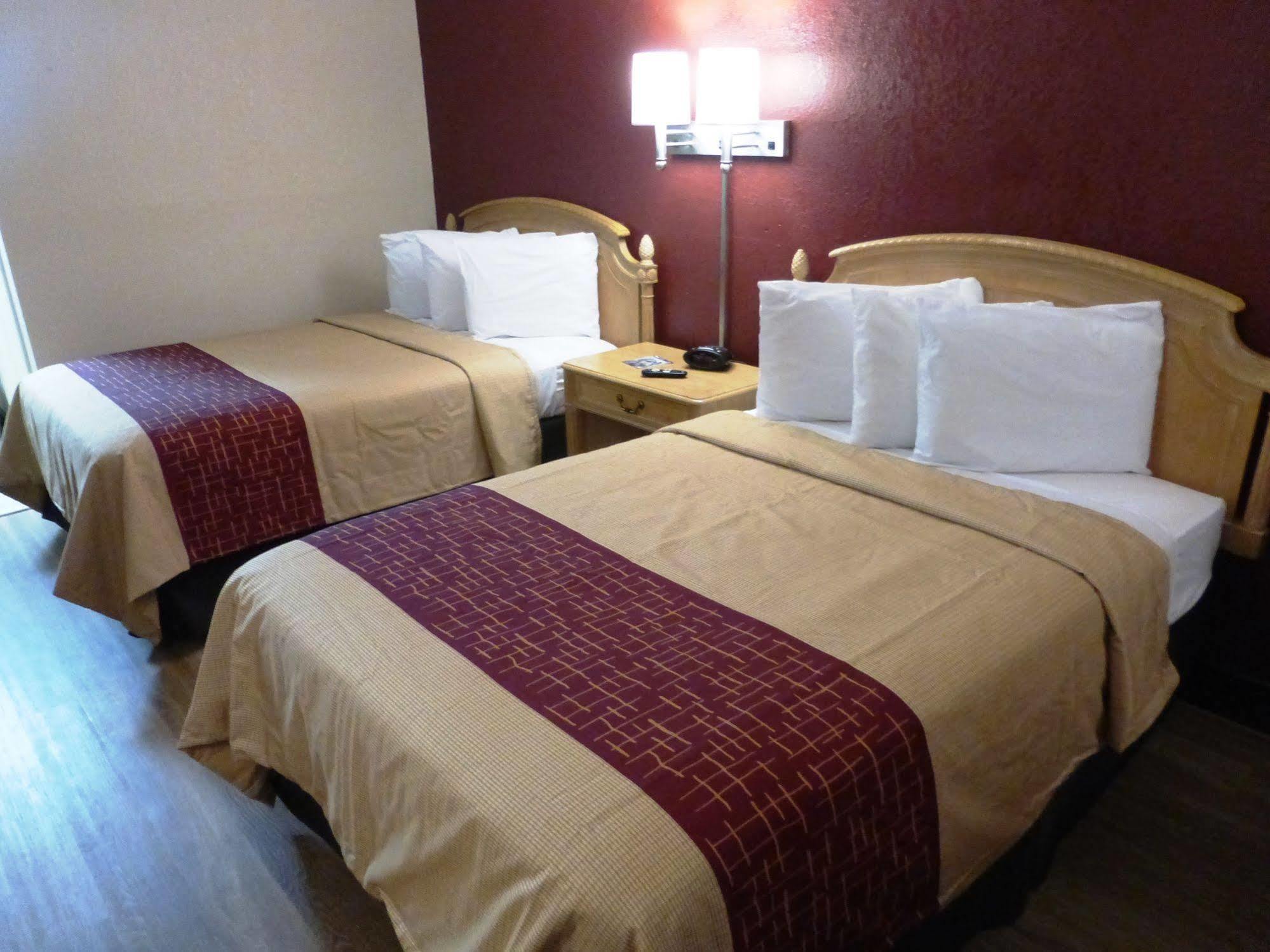 Red Roof Inn Fredericksburg North Extérieur photo