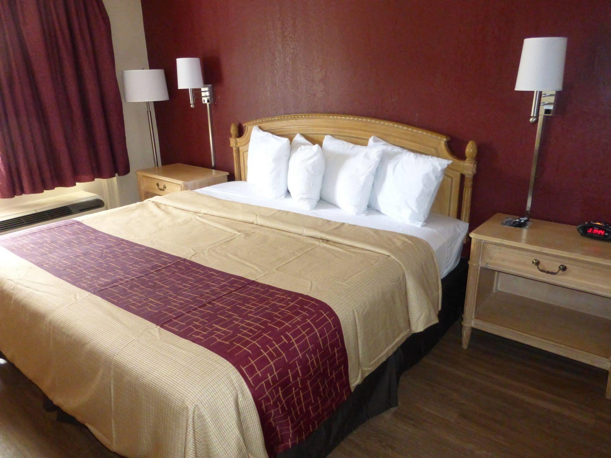 Red Roof Inn Fredericksburg North Extérieur photo