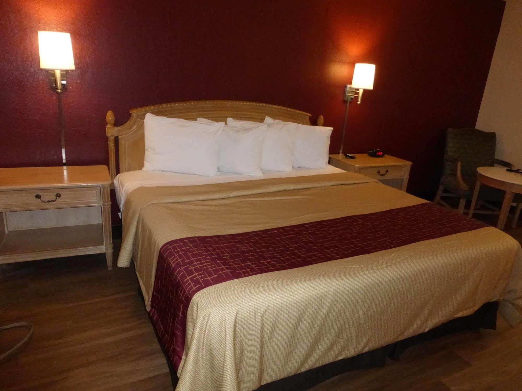 Red Roof Inn Fredericksburg North Extérieur photo